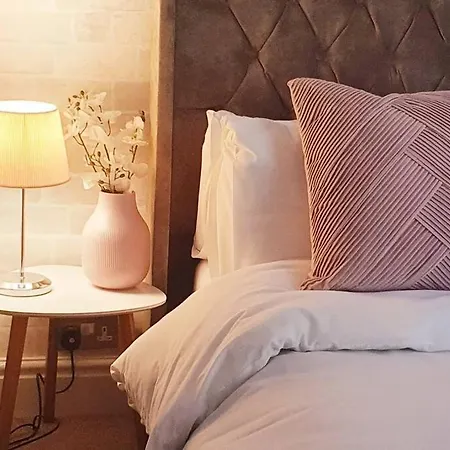 Little Cosy Getaway - *