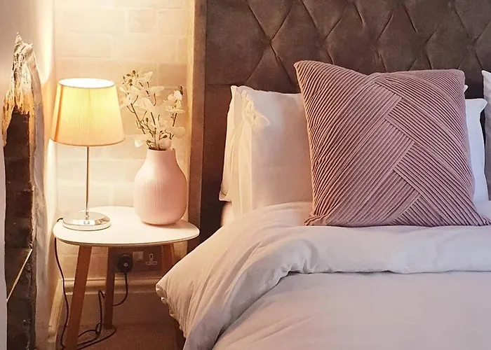 Little Cosy Getaway - *